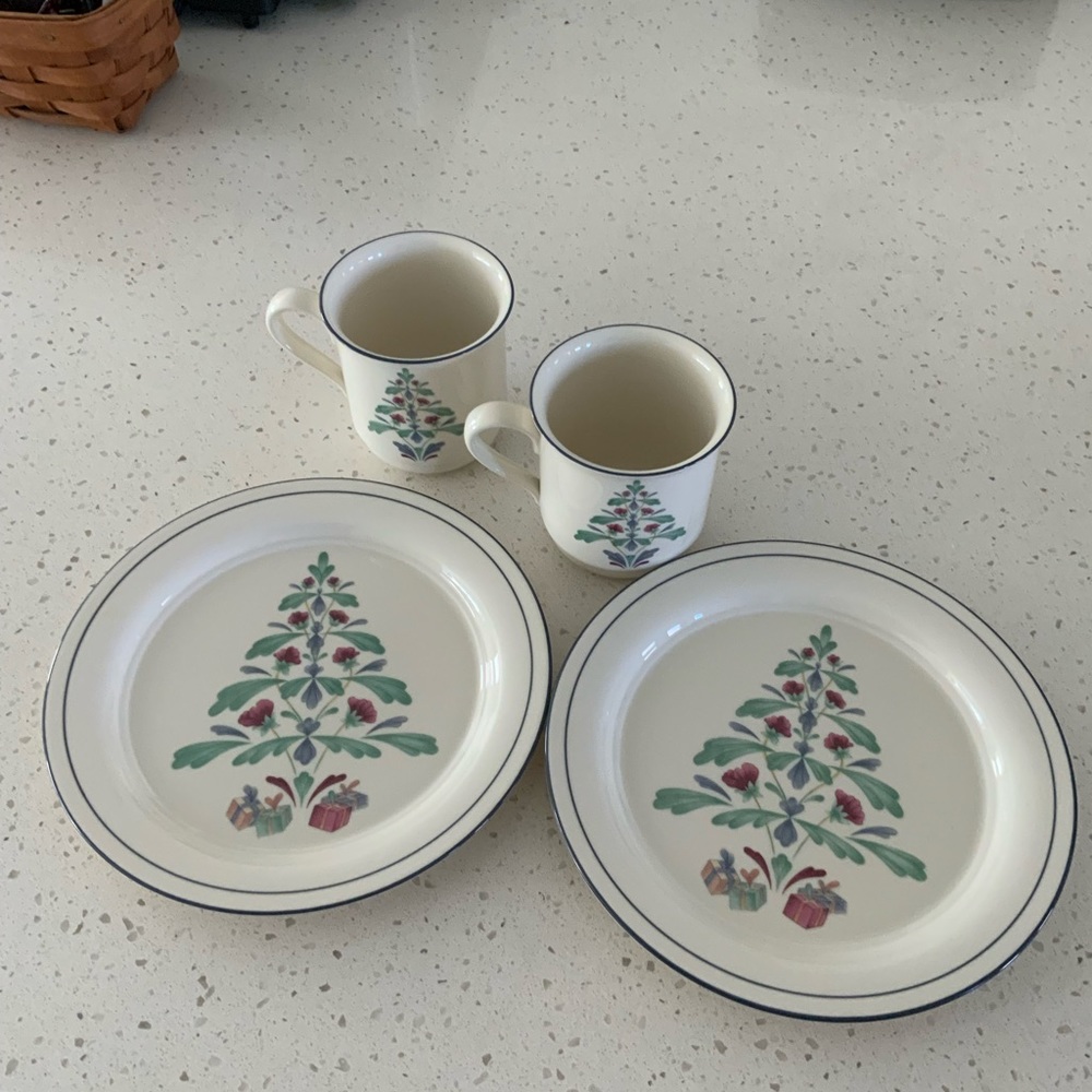 Lenox Poppies on Blue Christmas Plates and Mugs - Set of 4